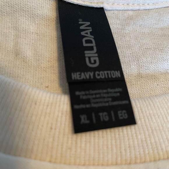 T-Shirt,  XL Short Sleeve. Reads “ Peace Love Fall” - Picture 6 of 7